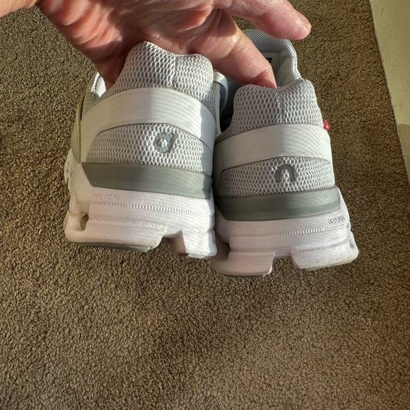 On Running women’s size9 Cloud Running Shoes — Light Gray and White - Picture 4 of 10